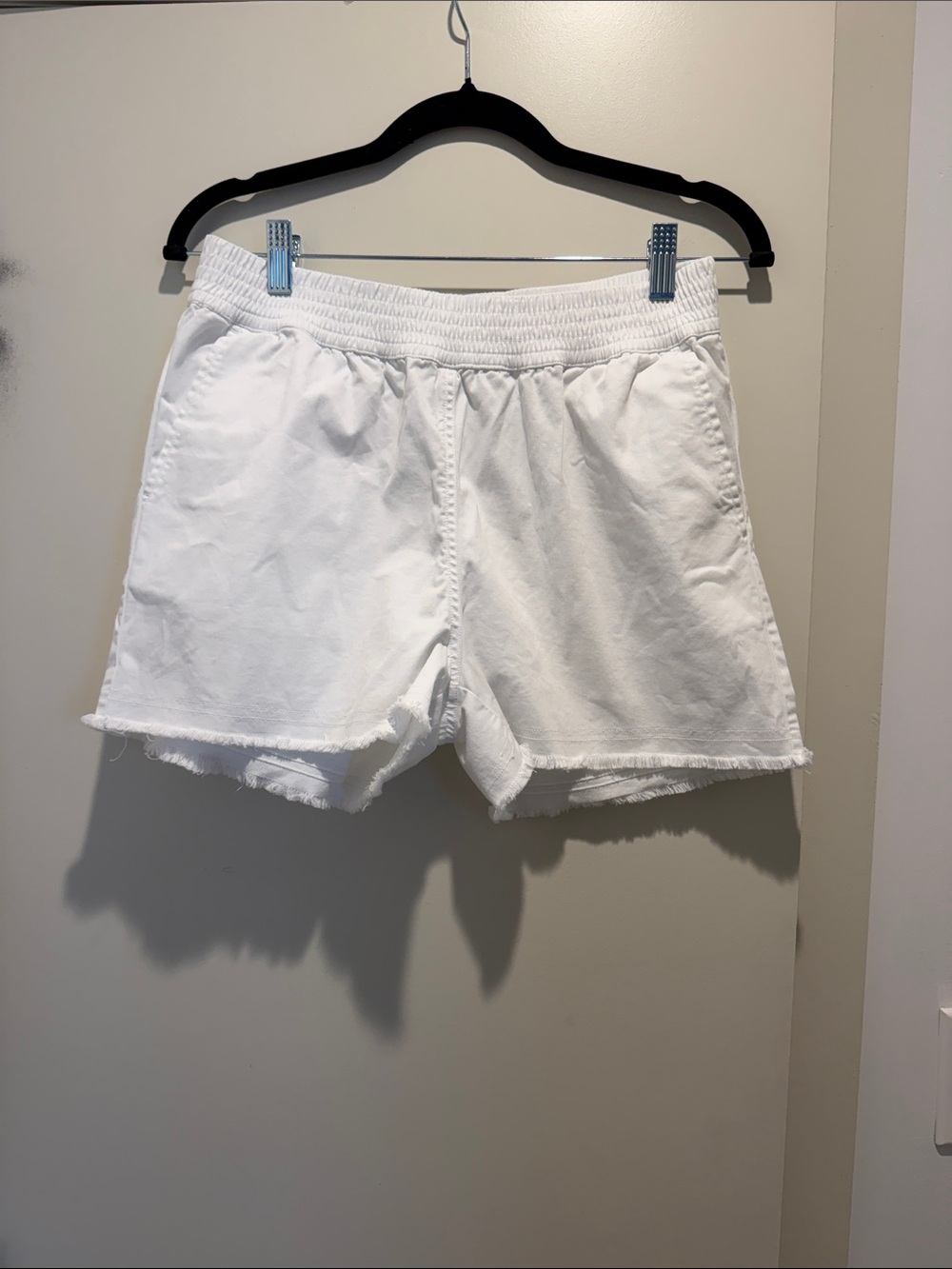 Vineyard Vines White Elastic-Waist Frayed Hem Athletic Shorts
